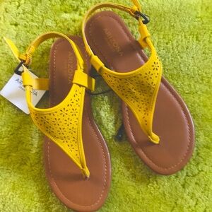 Arizona Jean Co. NWT 6.5 sandals